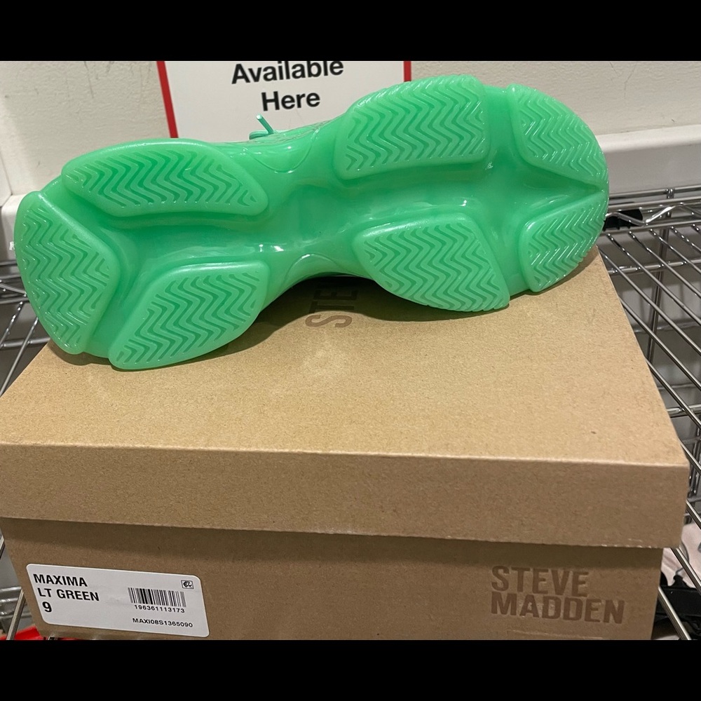 Athletic shoes